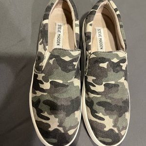 Steve Madden woman’s army sneaker!